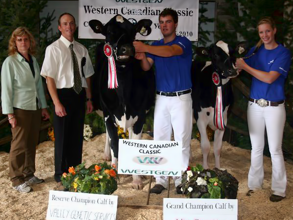 Ian Crosbie (2nd from right) - showing the Reserve Champion calf at the 2010 Western Canadian Classic.