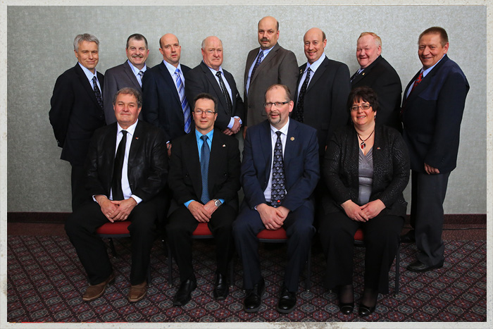 Holstein Canada Board of Directors (back row, l-r): Robert Chabot (QC); Doug Peart (ON); Gilles Côté (QC), Ron Sleeth (ON); Gerald Schipper (ON); Harry Van Der Linden (Atlantic provinces); Ron Boerchers (SK & MB); and Orville Schmidt (AB). (front row, l-r): John Buckley (ON)- Vice President; Mario Perreault (QC)- President, Richard Bosma (BC); and Elyse Gendron (QC).