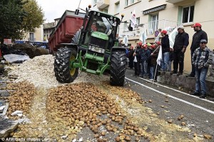 1415201274836_wps_8_Farmers_from_the_French_f[1]